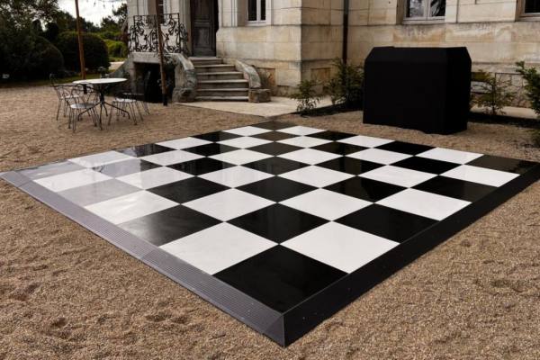 Location Piste de Danse Damier Noir et Blanc | Mariage au Château Fengari