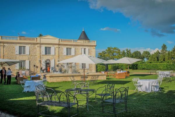 Dites 'Oui' Dans les Vignes Bordelaises sous un Grand Château