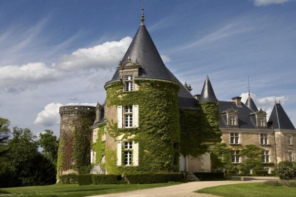 Creating Unforgettable Memories: A Dream French Wedding in a 15th-Century Chateau