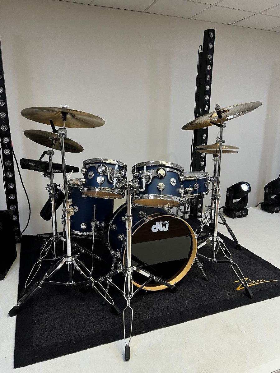 Drums, Toms, Snares & Hardware