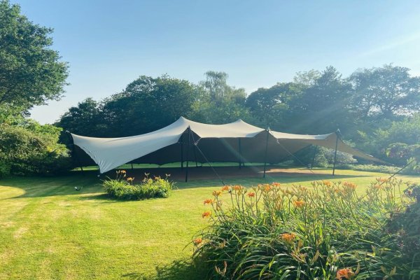 What Are the Factors That Influence Event Tent Hire Prices in France?