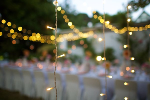 What's the Difference Between String Festoon and Drop Festoon Lighting?