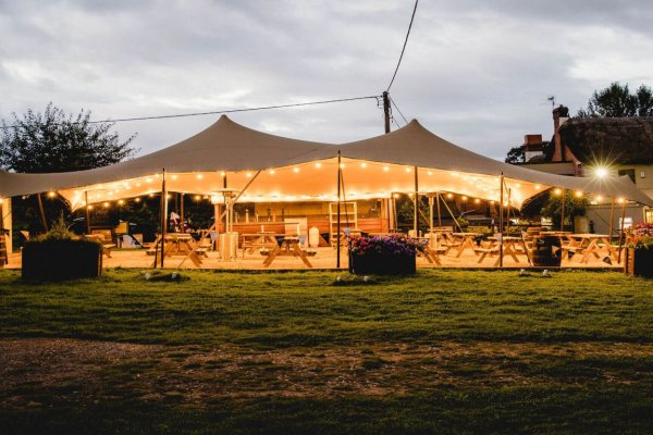 Why Should You Hire a Marquee for Your Open-Air French Wedding Reception?