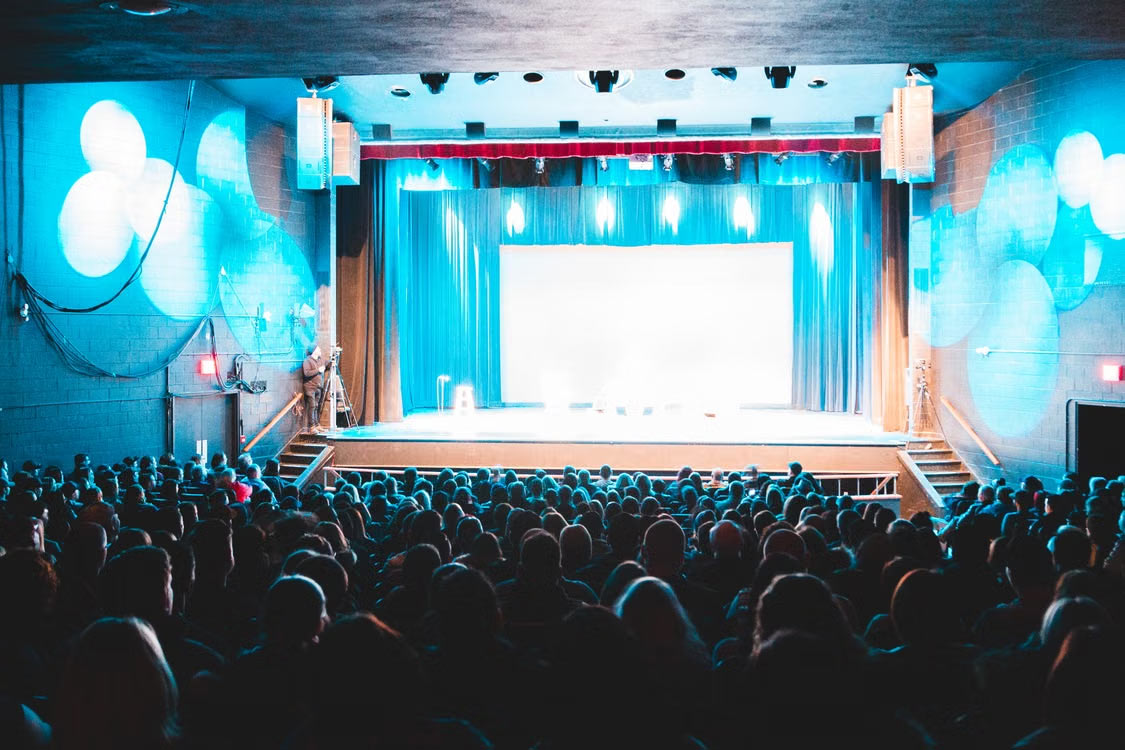 choosing the right stage hire in Bordeaux for an event