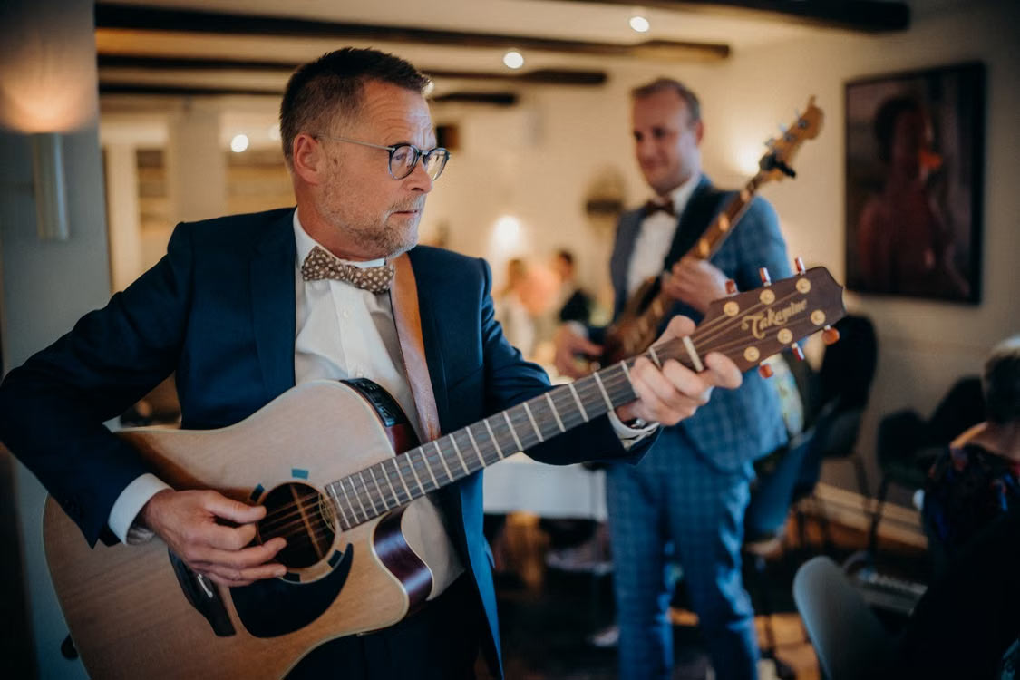 creating an elegant wedding stage with live music and event equipment