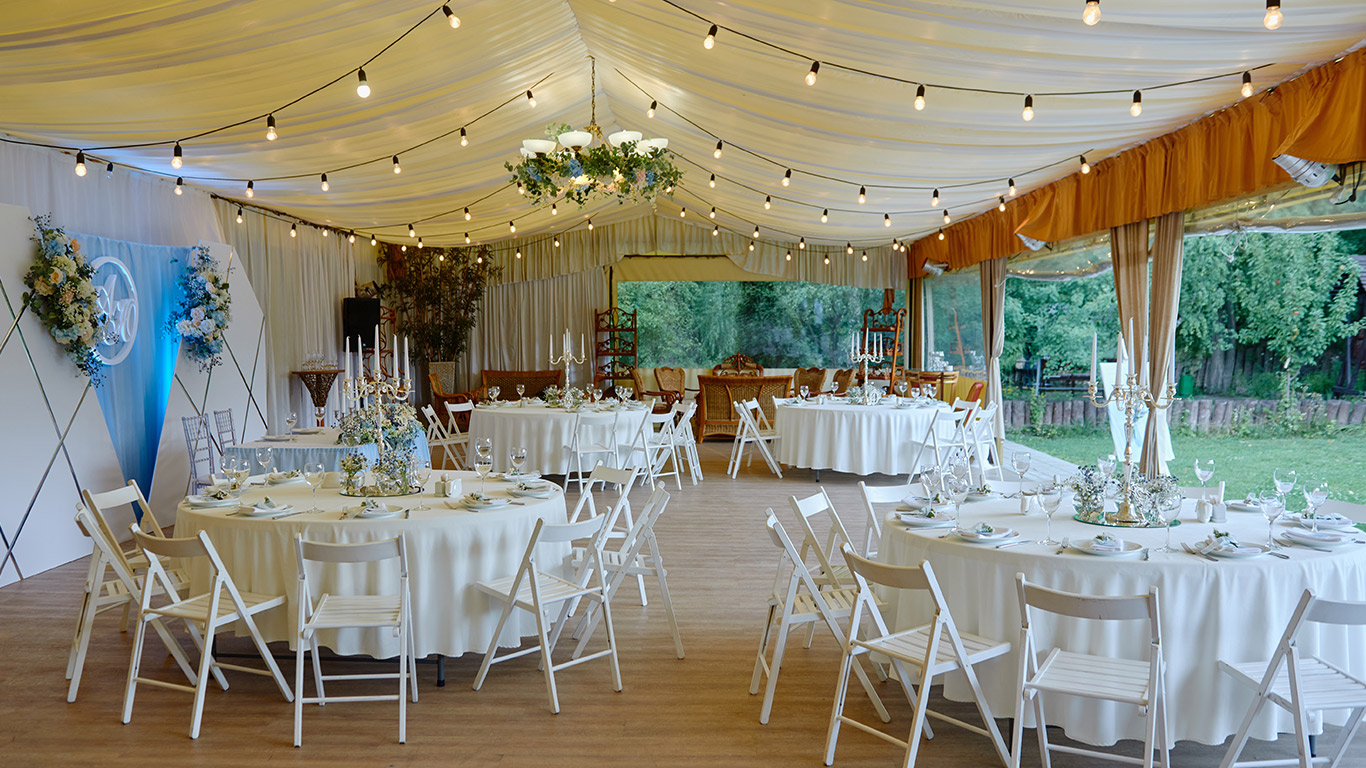What Size Marquee Do I Need for a Wedding with 100 Guests? Event