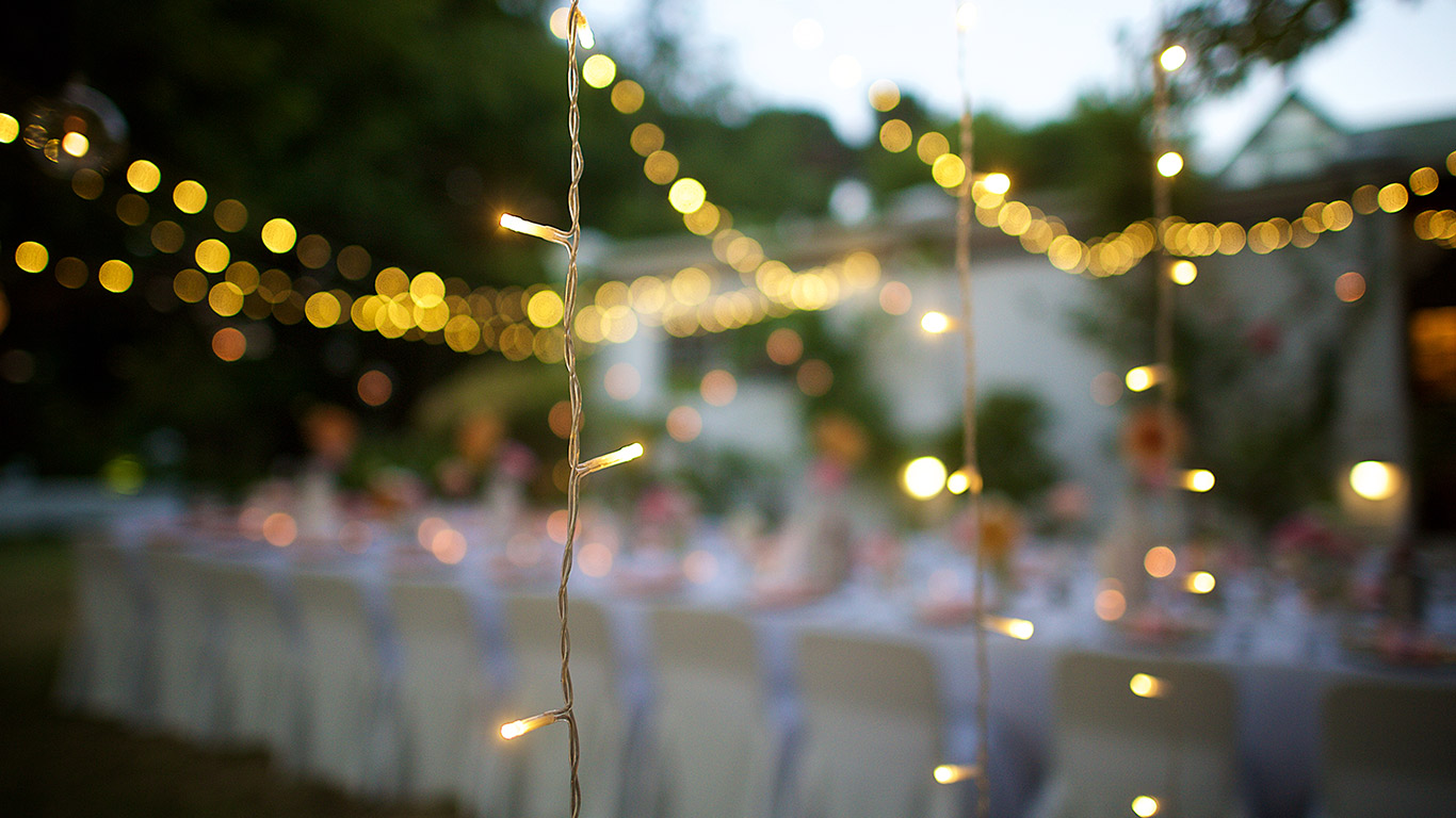 What's the Difference Between String Festoon and Drop Festoon Lighting ...